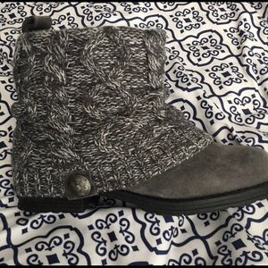 NWOT Size 6 Muk Luk Ankle Boots